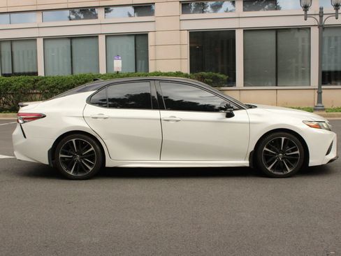 Used 2019 Toyota Camry XSE FWD image 6