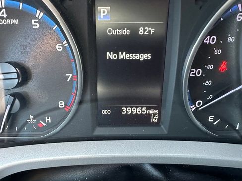 Used 2018 Toyota RAV4 LE w/ Carpet Mat Package FWD image 12