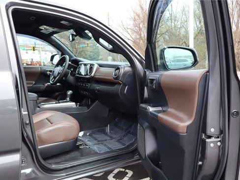 Used 2018 Toyota Tacoma Limited AWD/4WD image 26
