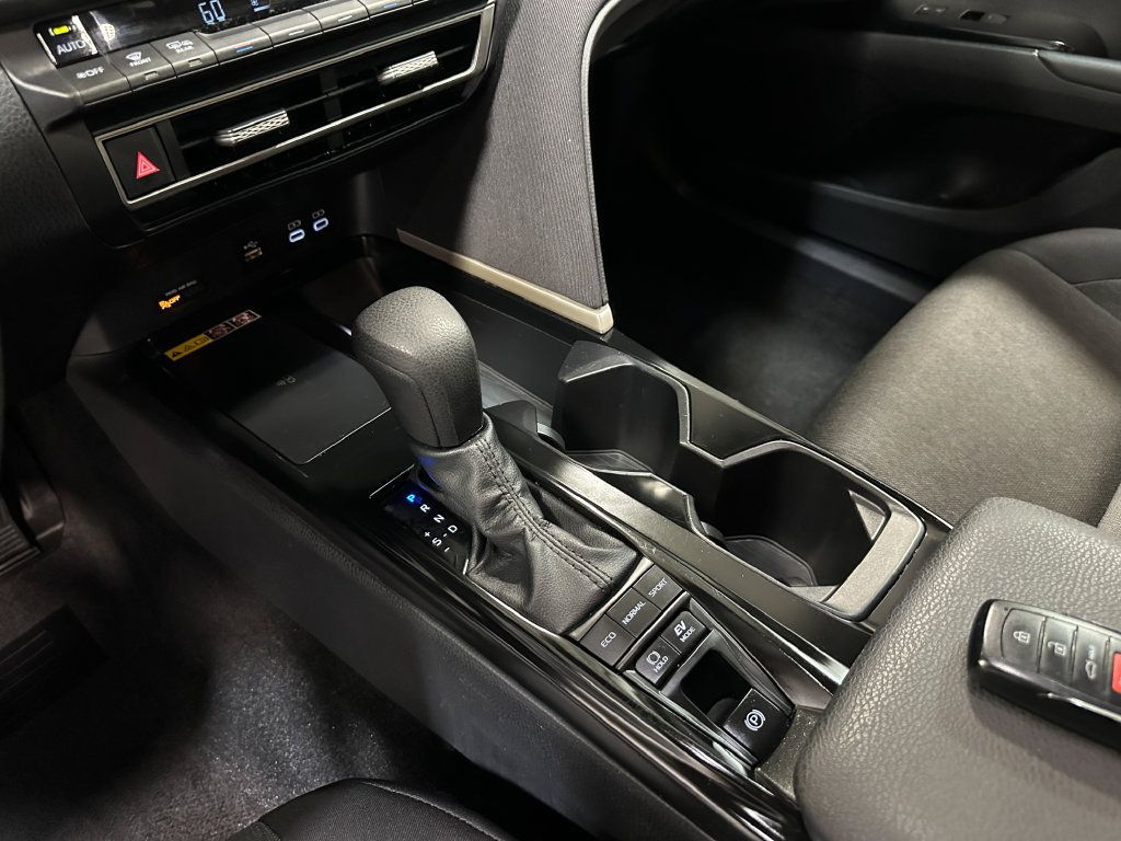 Used 2025 Toyota Camry LE FWD image 11