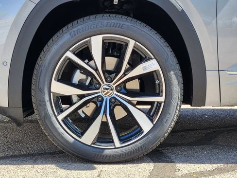 New 2026 Volkswagen Atlas Cross Sport SEL Premium R-Line AWD/4WD image 9