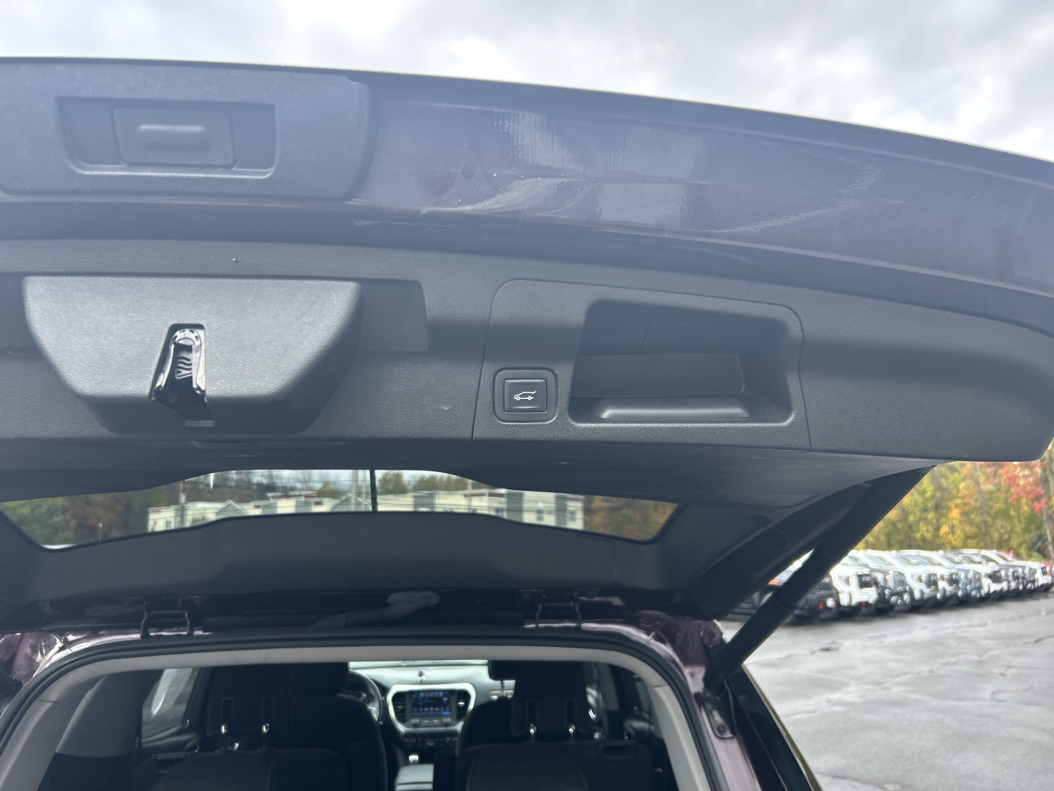 Used 2018 GMC Acadia SLE w/ Driver Alert Package I AWD/4WD image 13