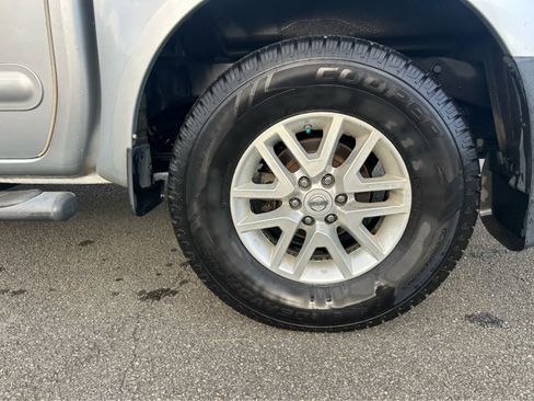 Used 2017 Nissan Frontier SV w/ SV Value Truck Package RWD image 5