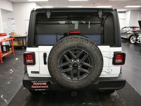 Used 2025 Jeep Wrangler Sport S image 6