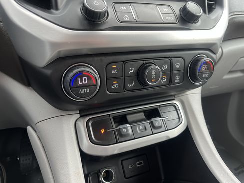 Used 2023 GMC Acadia SLE w/ Driver Convenience Package image 26