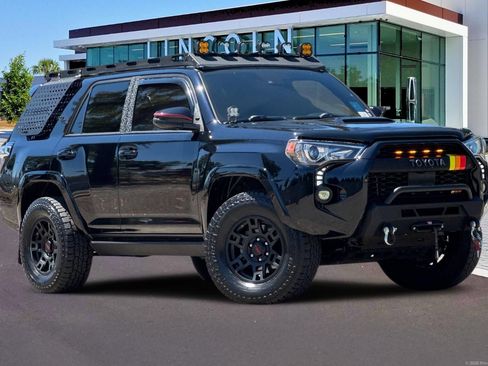 Used 2021 Toyota 4Runner TRD Off-Road Premium w/ Moonroof Package AWD/4WD image 2