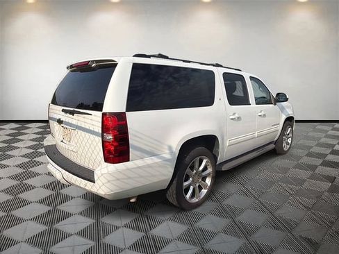 Used 2013 Chevrolet Suburban LT RWD image 5