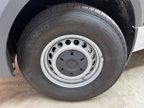 Used 2024 Mercedes-Benz Sprinter 2500 image 30