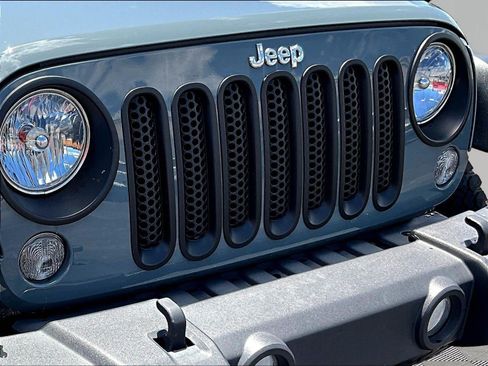 Used 2015 Jeep Wrangler Rubicon w/ Power Convenience Group AWD/4WD image 32