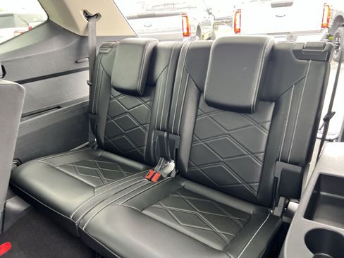 Used 2024 Volkswagen Atlas SE AWD/4WD image 24