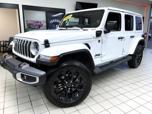 Used 2025 Jeep Wrangler Unlimited Sahara w/ Safety Group AWD/4WD image 2