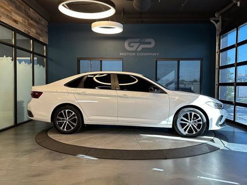Used 2025 Volkswagen Jetta Sport FWD image 2