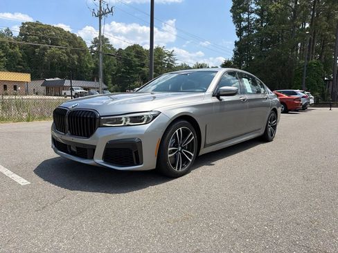 Used 2022 BMW 750i xDrive w/ Executive Package AWD/4WD image 2