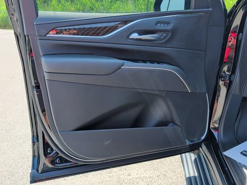 Used 2024 Cadillac Escalade Sport Platinum w/ LPO, ONYX Package AWD/4WD image 37