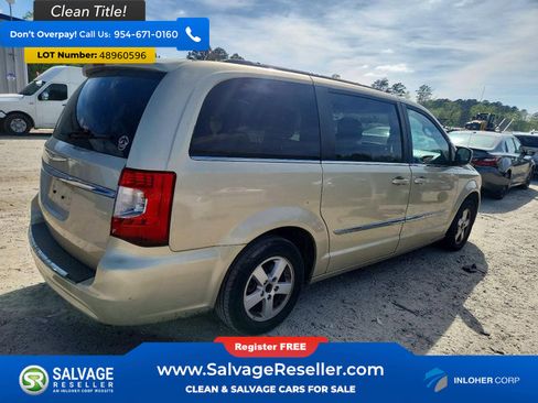 Used 2011 Chrysler Town & Country Touring FWD image 4