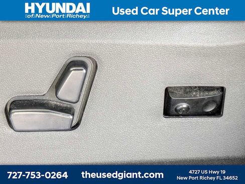 Used 2014 Chrysler Town & Country Touring FWD image 28