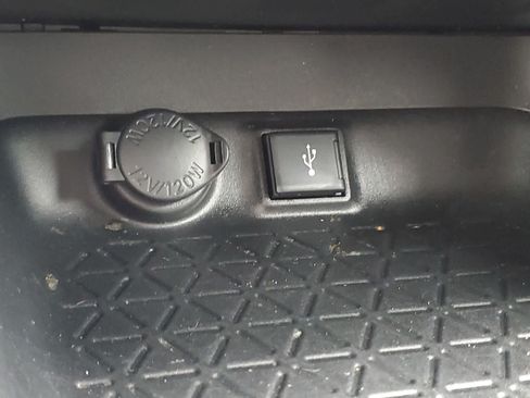 Used 2021 Toyota RAV4 LE AWD/4WD image 5