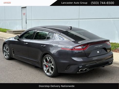 Used 2018 Kia Stinger GT1 AWD/4WD image 3
