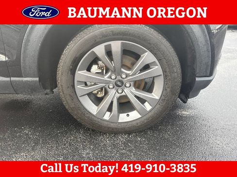 Used 2023 Ford Explorer XLT w/ Equipment Group 202A AWD/4WD image 9