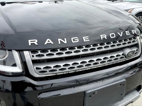 Used 2017 Land Rover Range Rover Evoque SE image 27