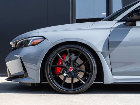 Used 2023 Honda Civic Type R image 11
