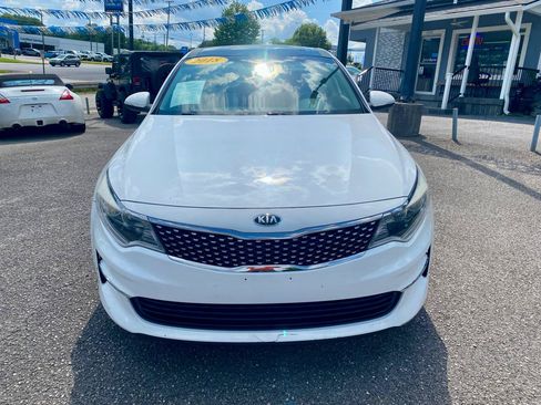 Used 2018 Kia Optima EX w/ Premium Package FWD image 2