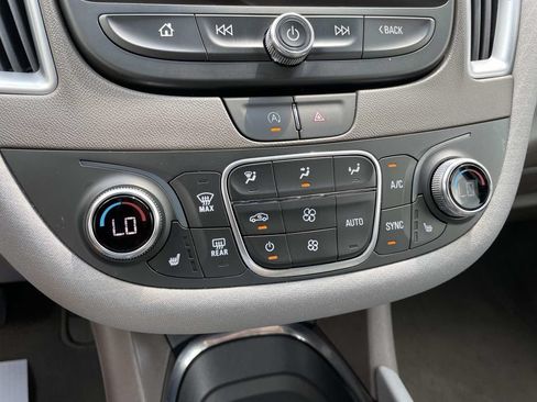 Used 2025 Chevrolet Malibu LT FWD image 25