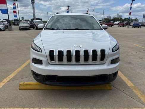 Used 2017 Jeep Cherokee Latitude FWD image 14