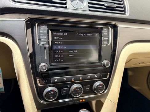 Used 2017 Volkswagen Passat 1.8T R-Line image 31