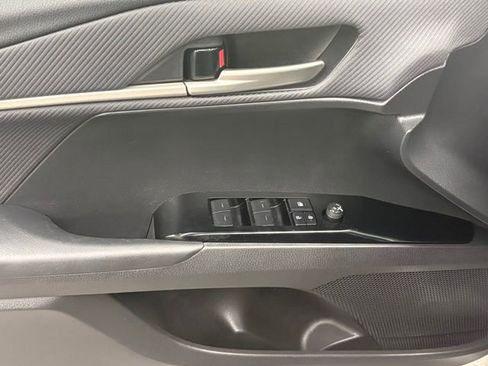 Used 2025 Toyota Camry SE w/ Convenience Package image 11