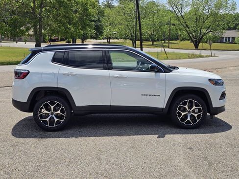 New 2026 Jeep Compass Limited AWD/4WD image 13