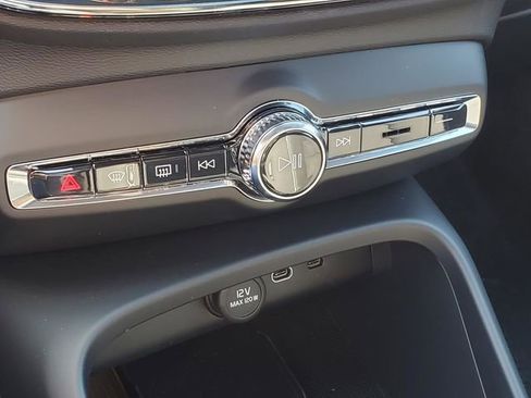 New 2026 Volvo XC40 B5 Ultra w/ Protection Package Premier image 24