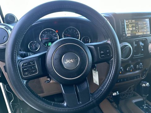 Used 2014 Jeep Wrangler Unlimited Rubicon w/ Connectivity Group AWD/4WD image 12