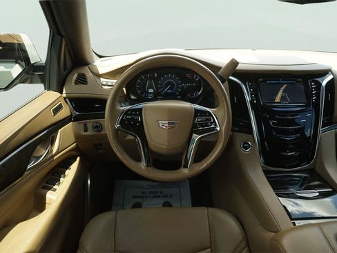 Used 2020 Cadillac Escalade ESV Platinum AWD/4WD image 24