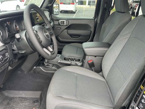 New 2025 Jeep Gladiator Sport image 23
