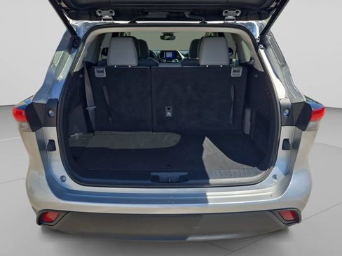 Used 2023 Toyota Highlander XLE FWD image 26