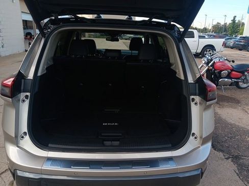 New 2025 Nissan Rogue SL w/ Tech Package image 32