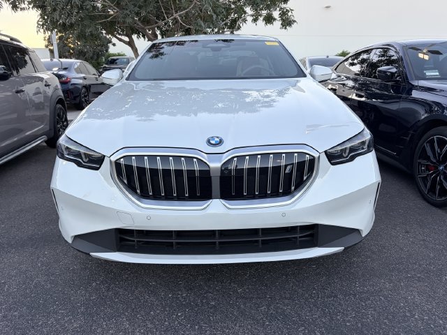 Used 2024 BMW i5 eDrive40i w/ Premium Package RWD image 2
