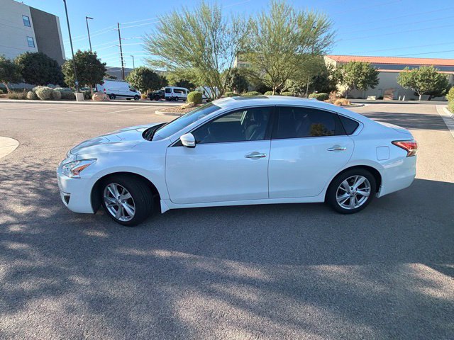Used 2015 Nissan Altima 2.5 SV w/ Convenience Package FWD image 3