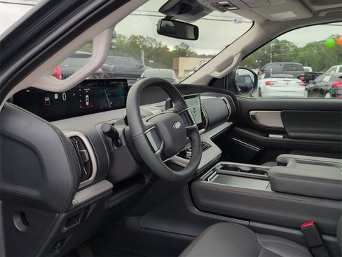 New 2025 Ford Expedition Active image 12