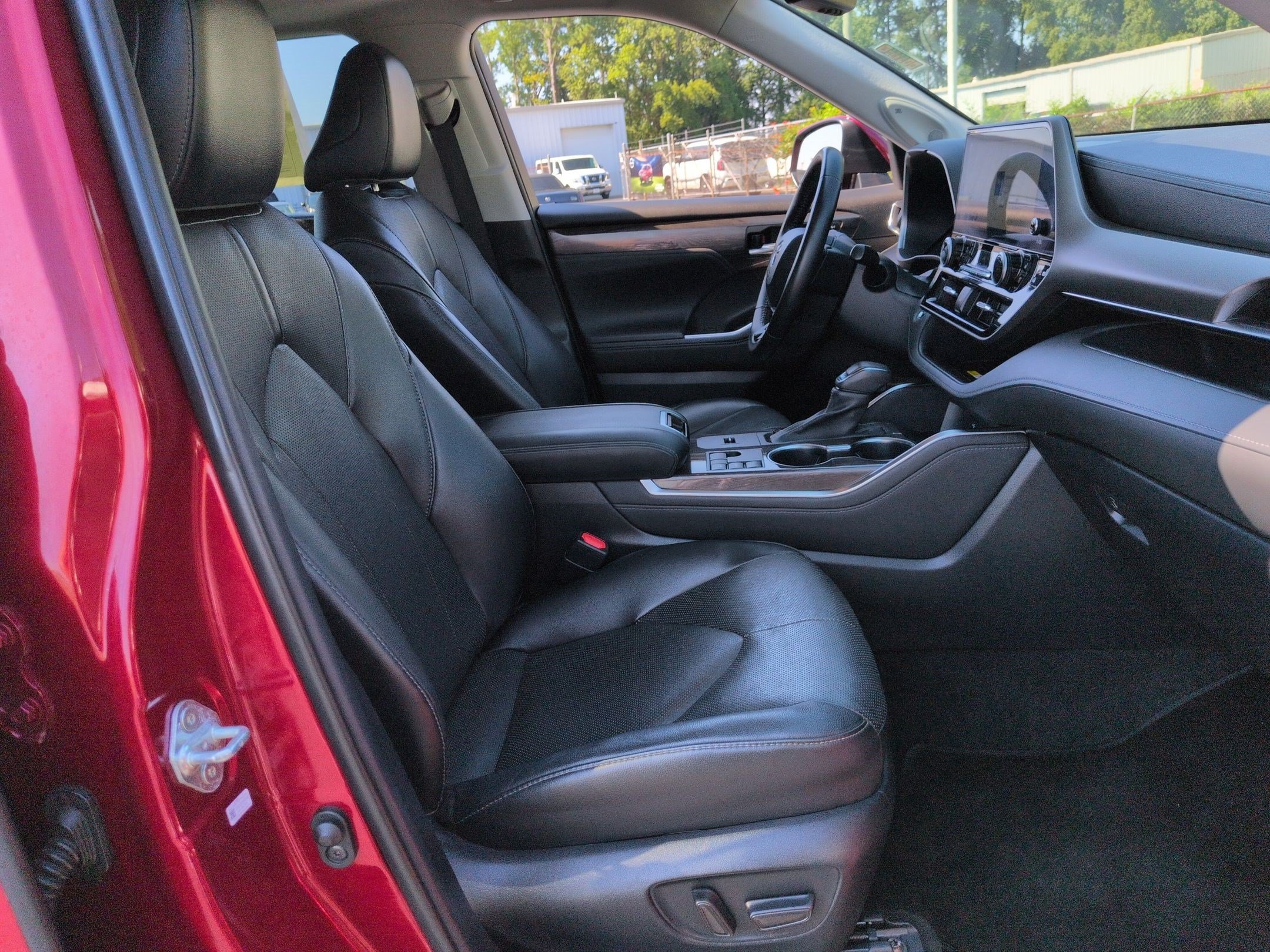 Used 2023 Toyota Highlander Limited FWD image 34
