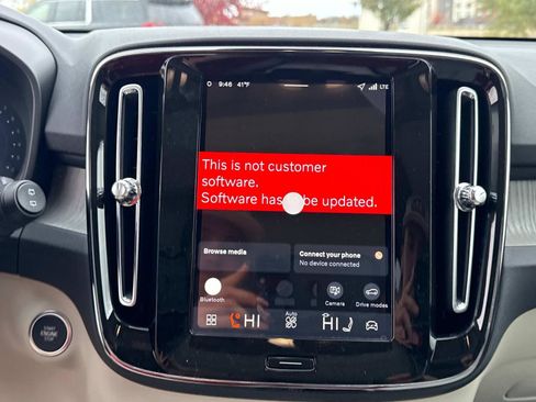 New 2026 Volvo XC40 B5 Plus w/ Climate Package image 22