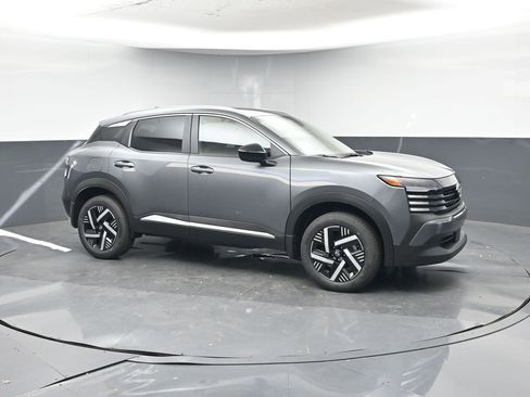 New 2026 Nissan Kicks SV image 4