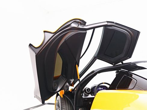 Used 2019 McLaren Senna image 40