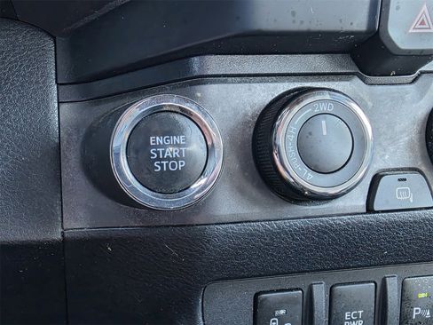 Used 2022 Toyota Tacoma TRD Off-Road image 16