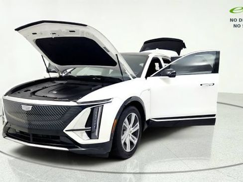 Used 2024 Cadillac Lyriq Tech RWD image 13