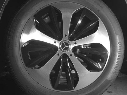 Used 2025 Mercedes-Benz GLB 250 image 11