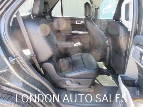 Used 2024 Ford Explorer XLT w/ Equipment Group 202A AWD/4WD image 15