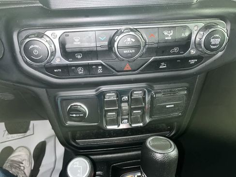 Used 2023 Jeep Gladiator Sport image 19