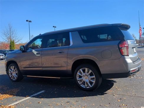 Used 2022 Chevrolet Suburban High Country image 6
